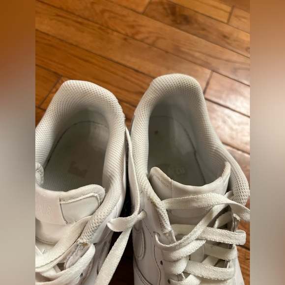 Nike Air Force 1 White Sneakers, Size 8. Excellent pre-owned condition. No box. - Picture 13 of 13